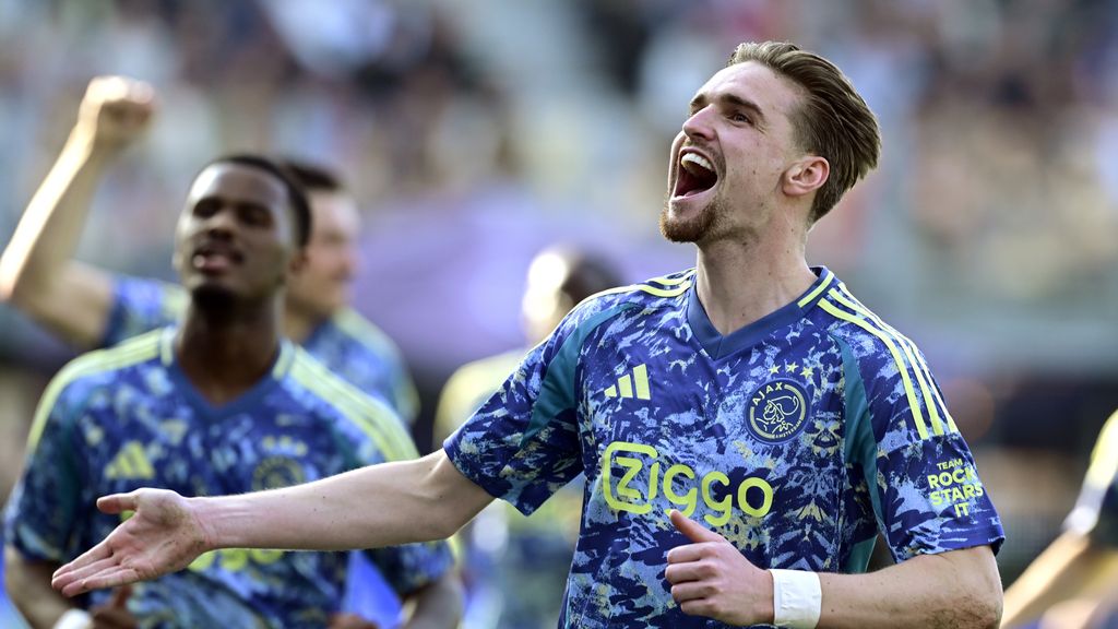 Kenneth Taylor in the Ajax shirt