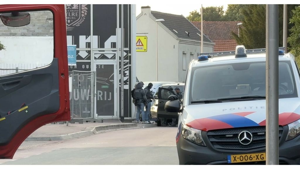 Zwaarbewapende agenten bij urenlange onderhandeling met verwarde man in Wijlre