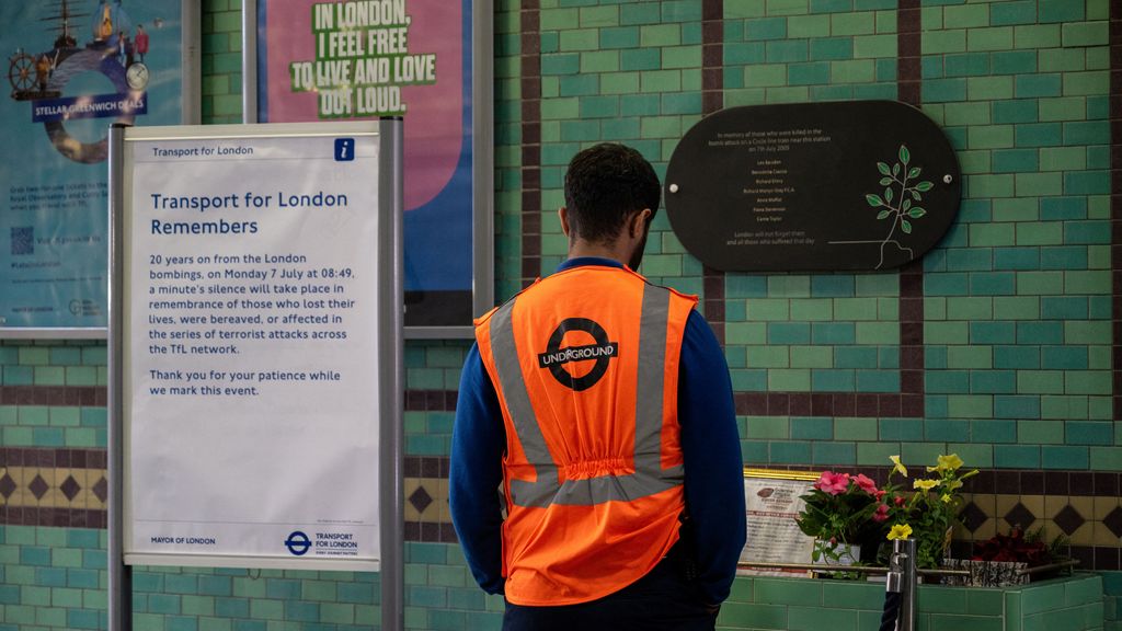 ロンドンは2005年の自殺攻撃を記念しています。
