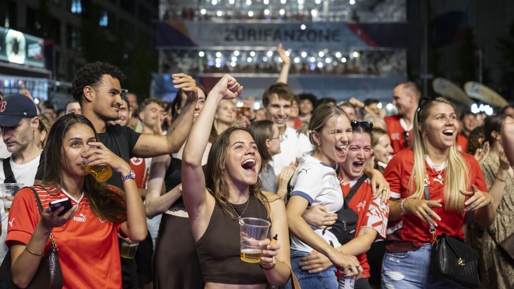 Zürich prijzig decor voor Oranje-fans: 'Tien euro voor een magneetje'