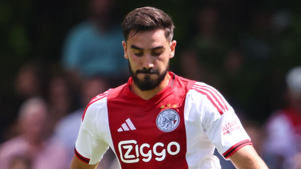 Ajax in besloten oefenduel langs PAOK; Sutalo weken aan de kant met blessure