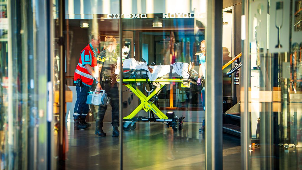 Leraar neergestoken bij schoolmusical Alblasserdam, drie mensen aangehouden