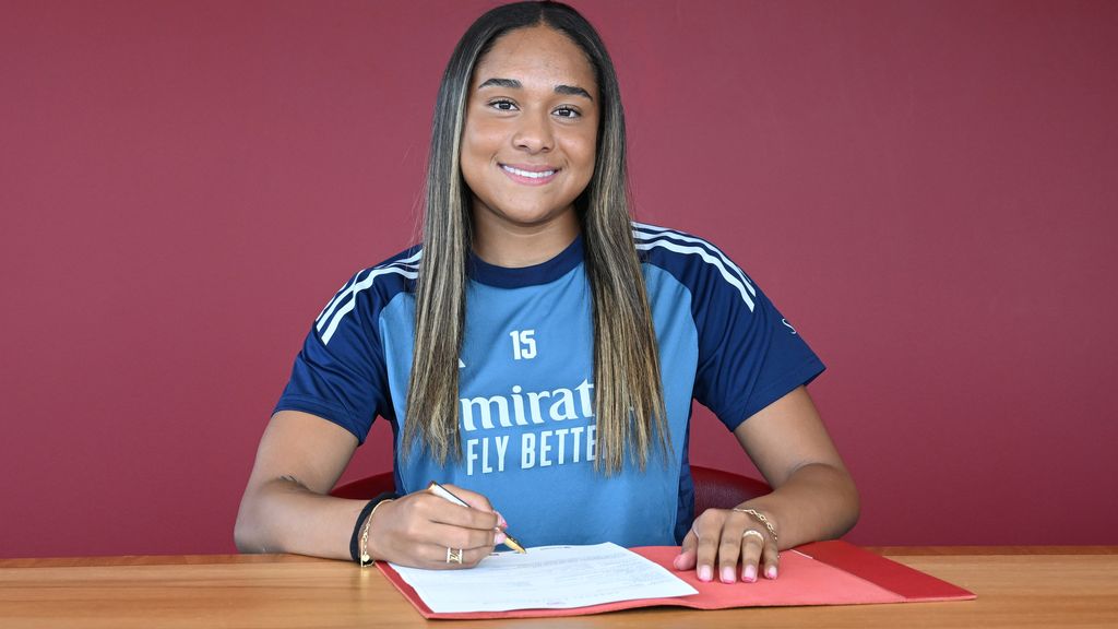 Arsenal verbreekt transferrecord in vrouwenvoetbal voor Canadese Smith
