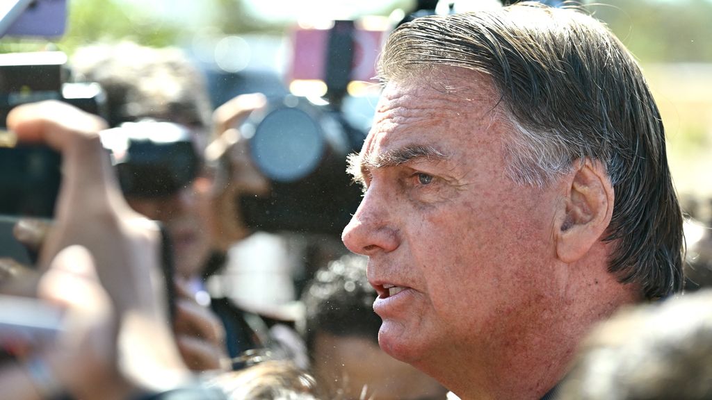 Foto: Hof Brazilië: Bolsonaro wil land ontvluchten, moet enkelband dragen