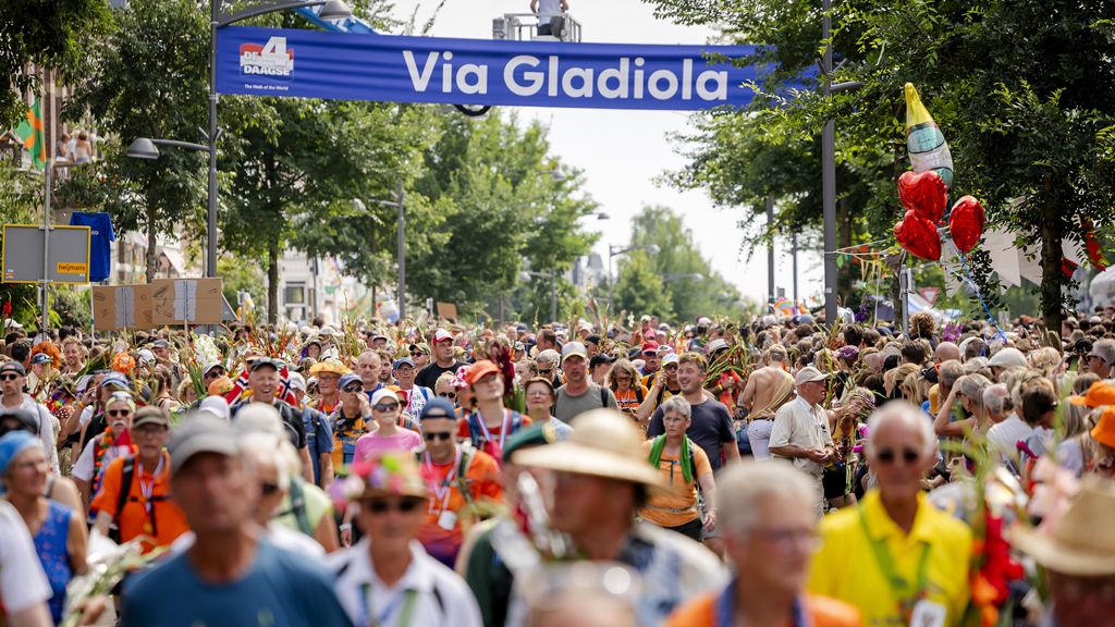 Foto: Nijmeegse Vierdaagse ten einde, recordaantal lopers liep wandeltocht uit