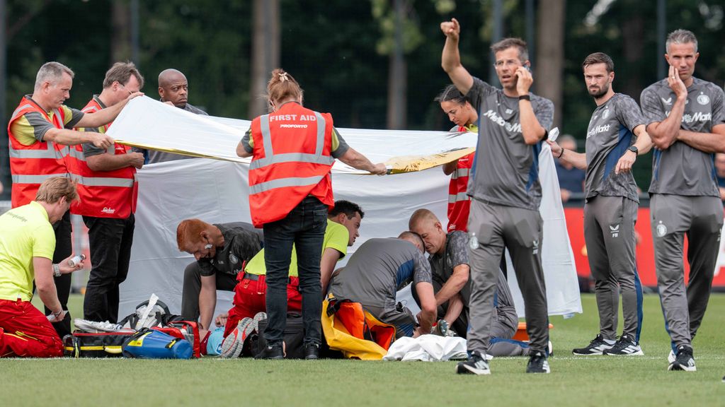 Beelen valt uit met ogenschijnlijk zware blessure in oefenduel Feyenoord