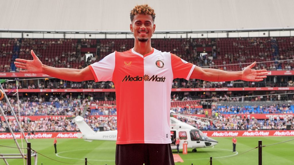 Feyenoord presenteert Borges, die als verrassing uit helikopter komt op Open Dag