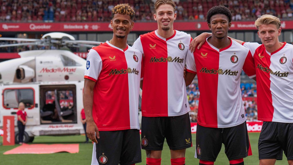 Feyenoord presenteert Borges, die als verrassing na Steijn en Valente uit helikopter komt