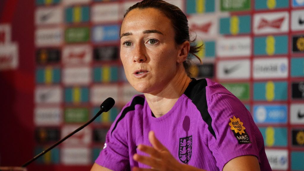 Bronze ziet haat toenemen in vrouwenvoetbal, FIFA-voorzitter Infantino 'diep bedroefd'