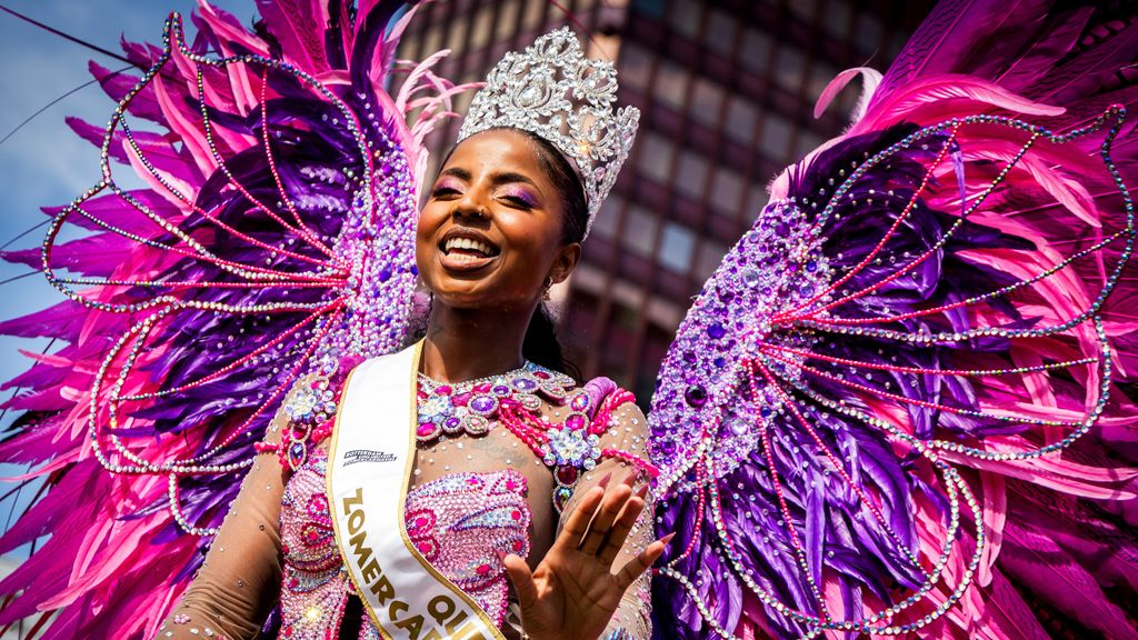 Kijk terug: de straatparade van het Zomercarnaval in Rotterdam