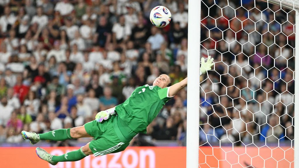 Keepers in het vrouwenvoetbal worden beter en beter, bewijzen ze ook op dit EK
