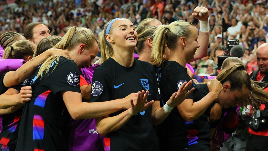 Wiegman met Engeland opnieuw naar EK-finale na ontsnapping tegen Italië