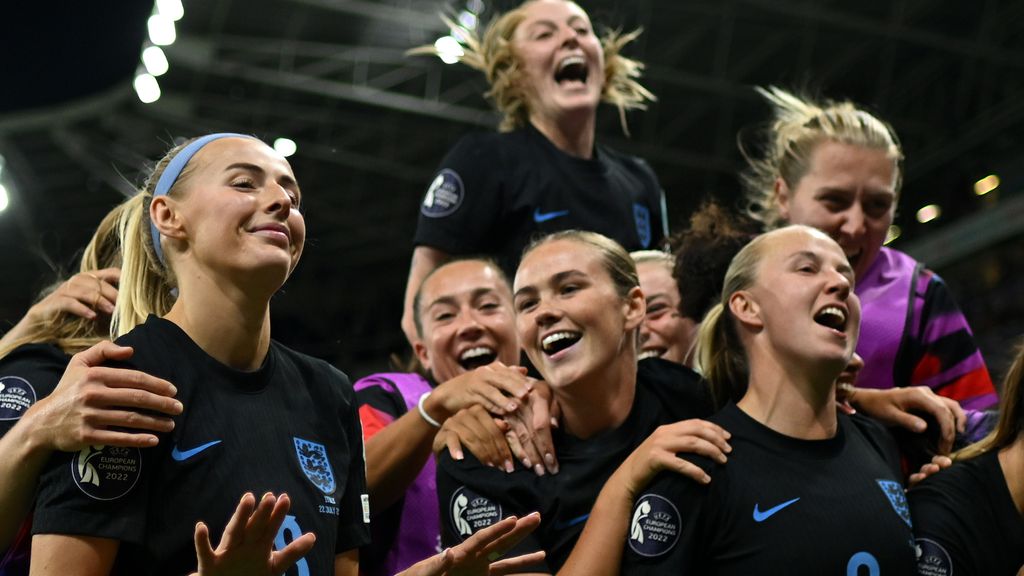 Wiegman met Engeland opnieuw naar EK-finale na ontsnapping tegen Italië