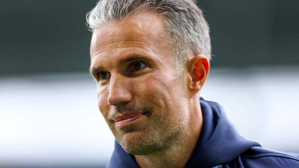 Van Persie onverstoorbaar in de duiventil De Kuip: 'Ik weet hoe het werkt'