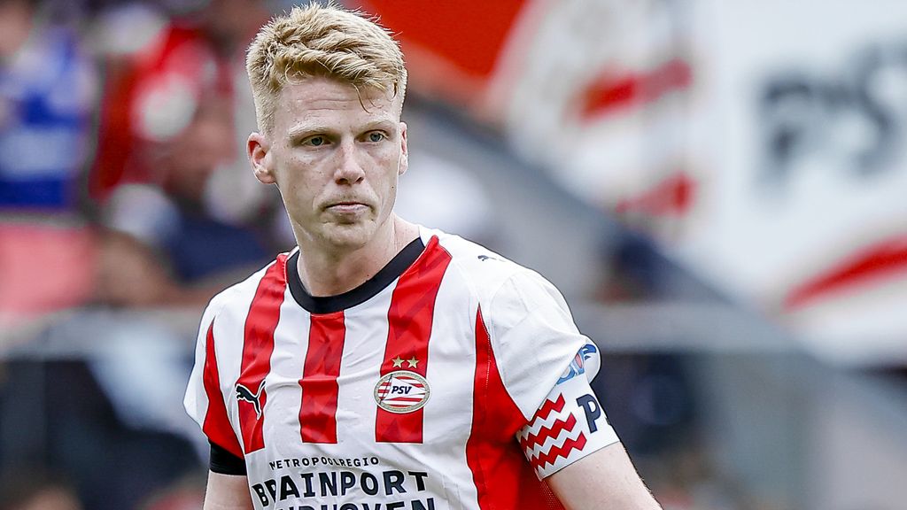 Schouten nieuwe aanvoerder PSV, dat Van Bommel geblesseerd ziet uitvallen in oefenduel
