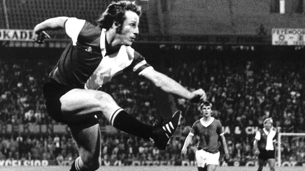 Dick Schneider, oud-speler van Go Ahead en Feyenoord, op 77-jarige leeftijd overleden