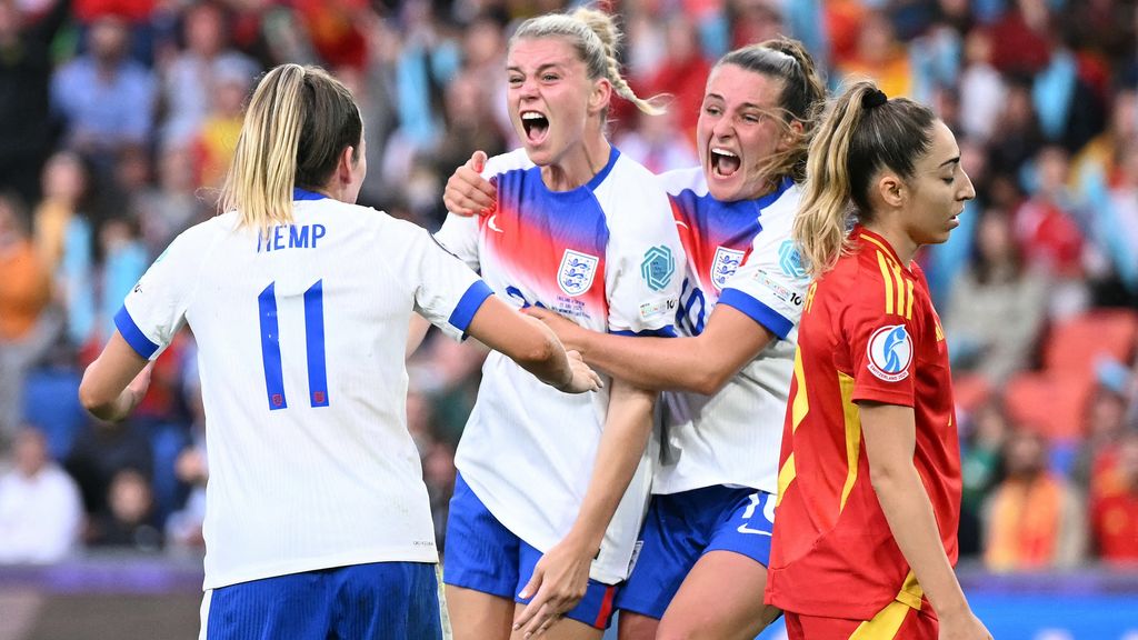 Wiegman grijpt haar derde Europese titel: Engeland verslaat Spanje na strafschoppen