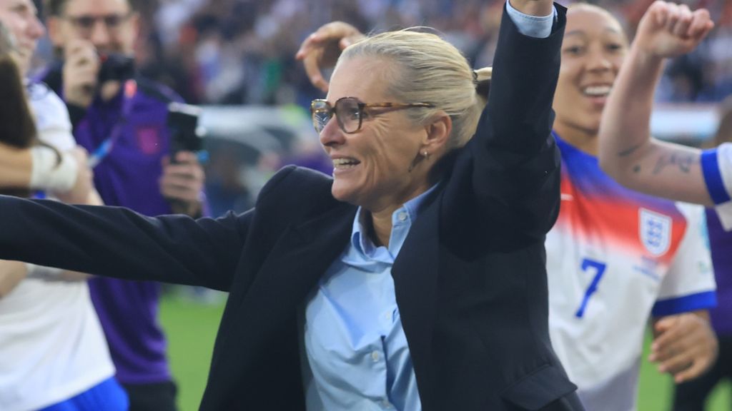 Wiegman grijpt haar derde Europese titel: Engeland verslaat Spanje na strafschoppen
