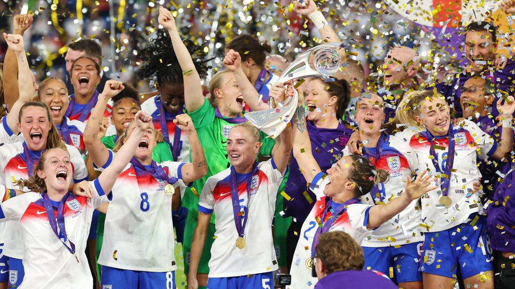 Wiegman grijpt haar derde Europese titel: Engeland verslaat Spanje na strafschoppen