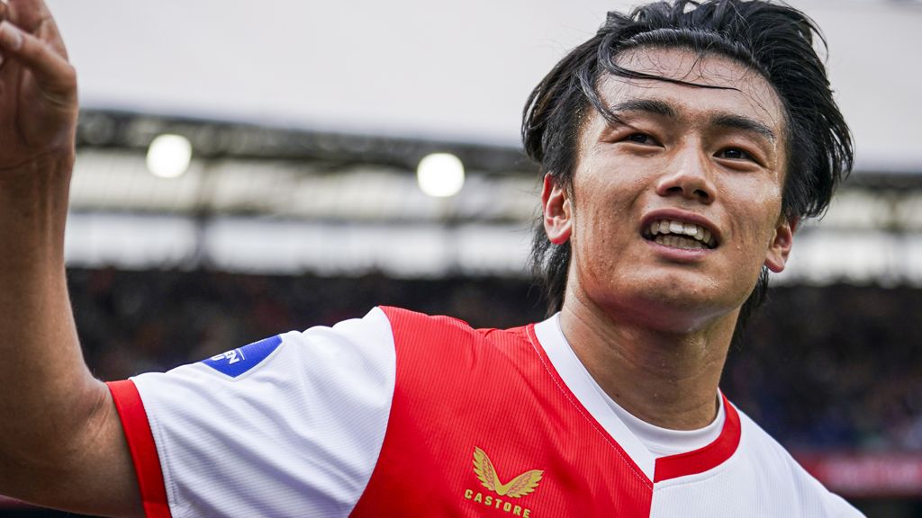 Ruime zege Feyenoord op Wolfsburg (4-0), oefenduel gestaakt na noodsituatie op tribune