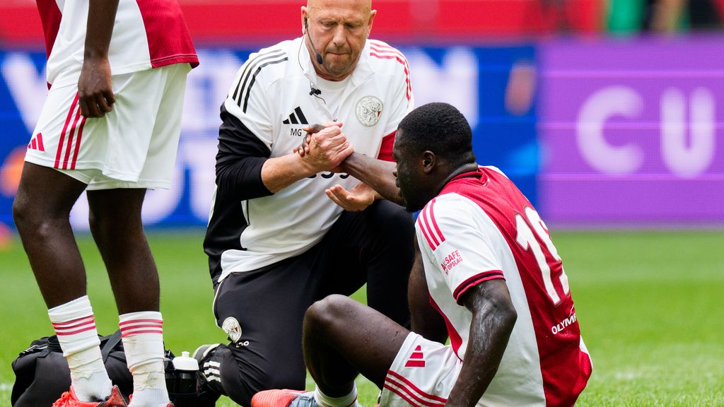 Ajax sluit voorbereiding af met gelijkspel tegen Monaco, blessure Brobbey