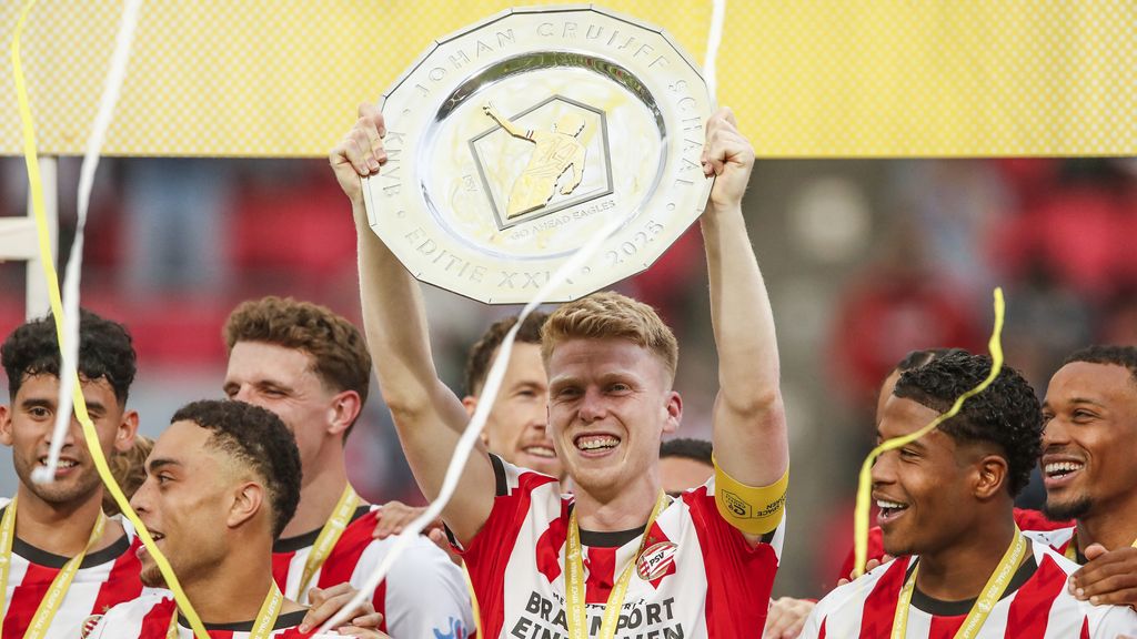 PSV pakt 15de Johan Cruijff Schaal in clubhistorie dankzij late comeback tegen Go Ahead