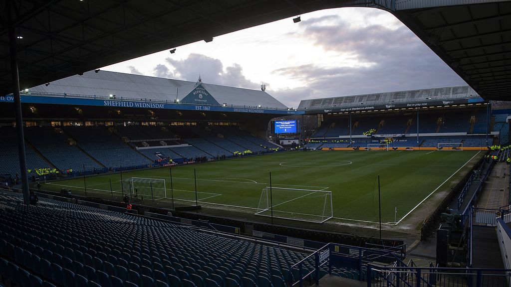 Spelers Sheffield Wednesday zijn wanbetaling club zat en dreigen met staking