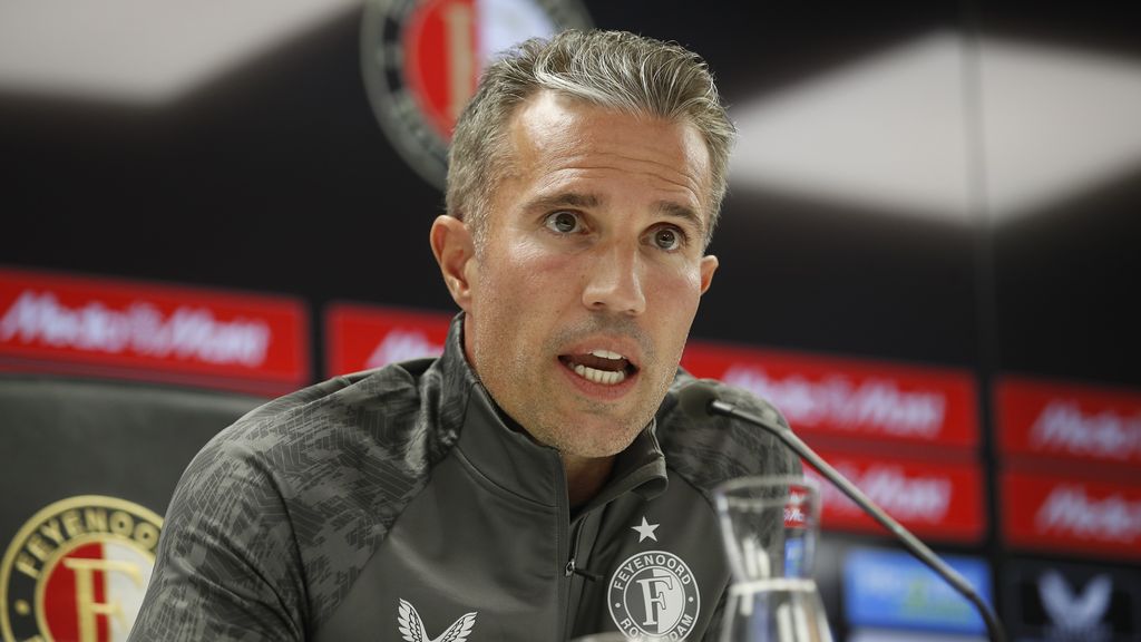 Van Persie kan tegen Fenerbahçe over Ahmedhodzic beschikken: 'Kijk 'm eerst nog in ogen'