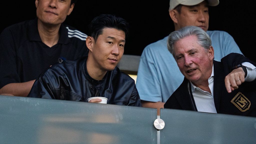 Son zwaait al naar de fans van Los Angeles FC, drie dagen na vertrek bij Spurs
