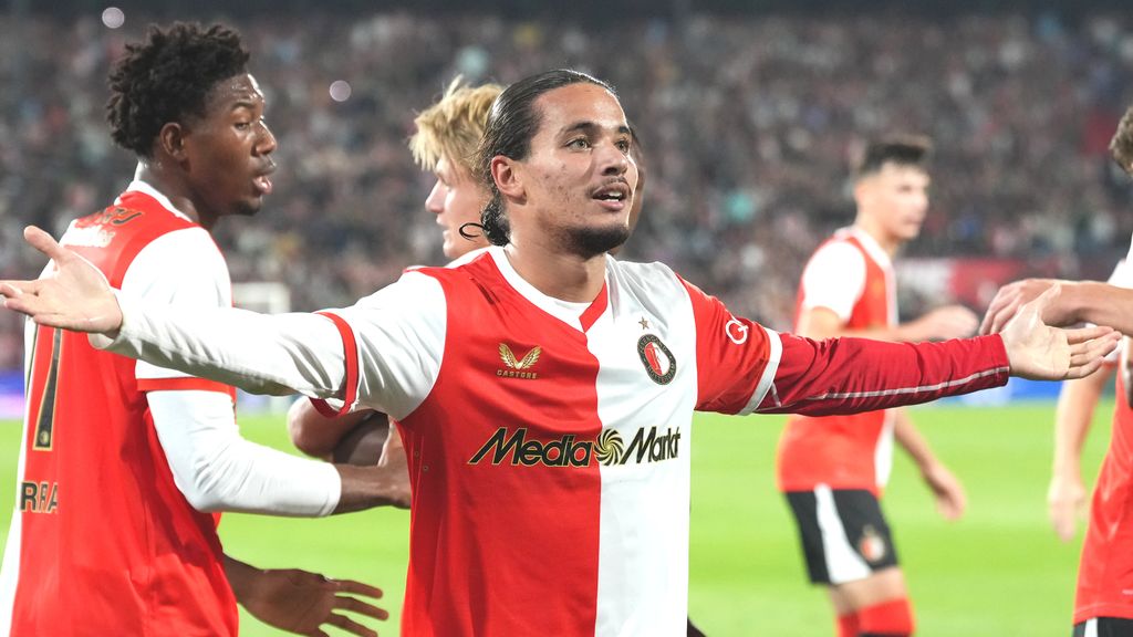 Feyenoord grijpt in extra tijd Champions League-zege op Mourinho's Fenerbahçe