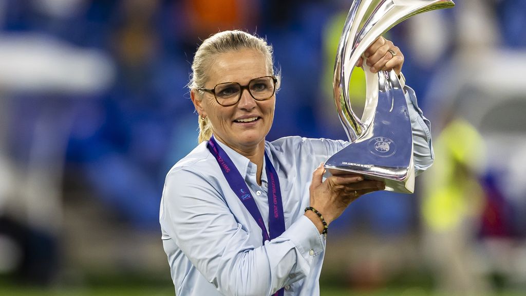 Nederlandse coaches in race Johan Cruyff Trophy, Van Dijk en Dumfries voor Ballon d'Or