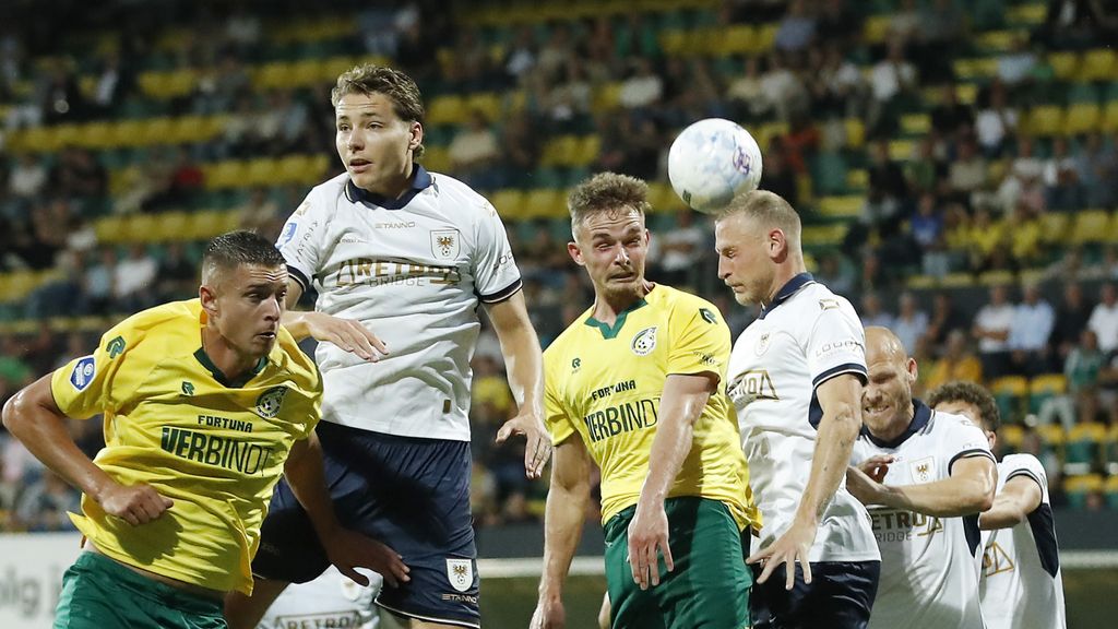 Go Ahead Eagles knokt zich met tien man naast Fortuna in eerste duel eredivisie