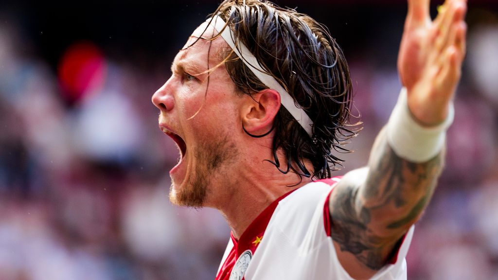 Ajax start eredivisie met moeizame thuisoverwinning op teruggekeerd Telstar