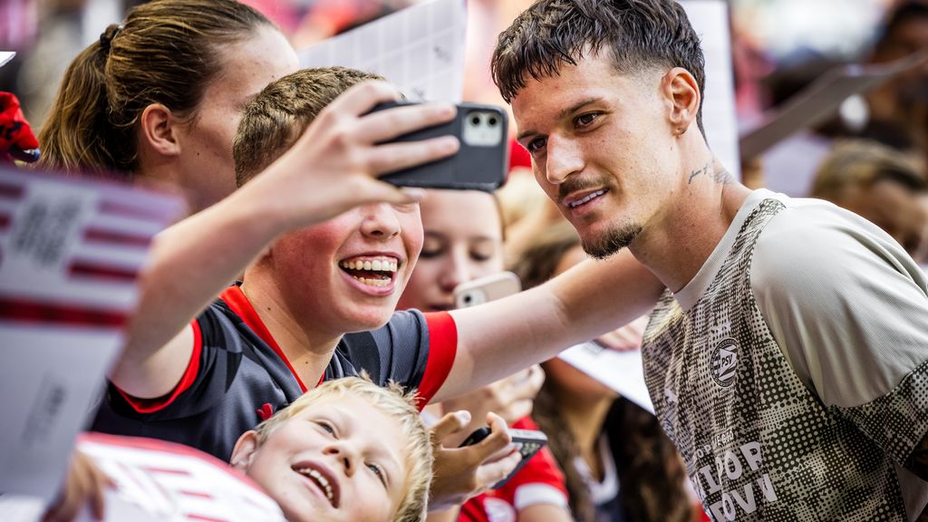 PSV versterkt voorhoede met Man, vorig seizoen de beste speler van Roemenië