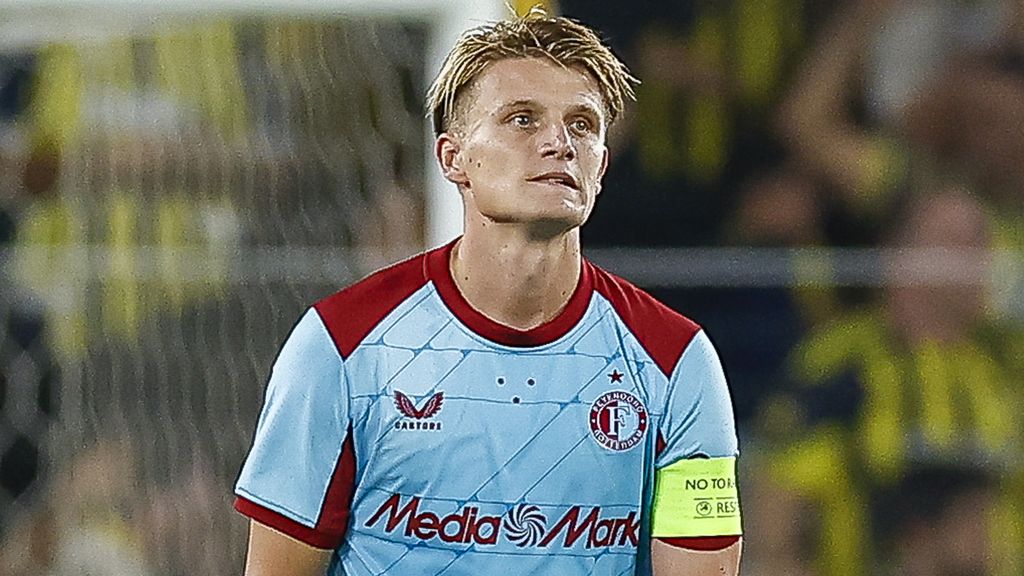 Feyenoord verliest dik van Fenerbahçe (5-2) en loopt Champions League mis