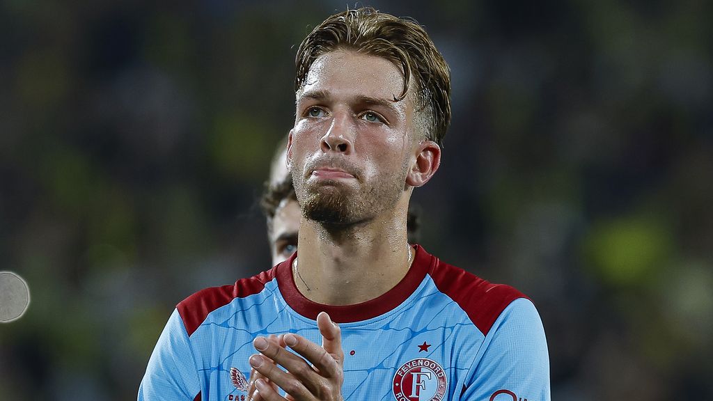 Feyenoord verliest dik van Fenerbahçe (5-2) en loopt Champions League mis