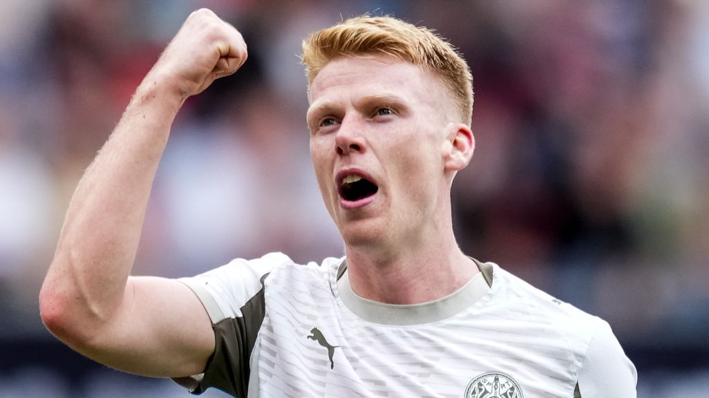 PSV wint bij FC Twente ook tweede competitieduel, zorgen om uitgevallen Pléa