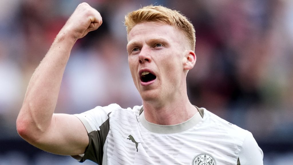 PSV wint bij FC Twente ook tweede competitieduel, zorgen om uitgevallen Pléa