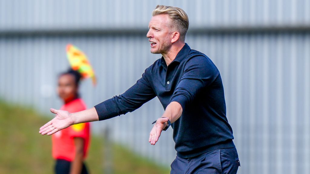 Kuijt verliest met Dordrecht, lange reeks ongeslagen thuisduels beëindigd door Jong PSV