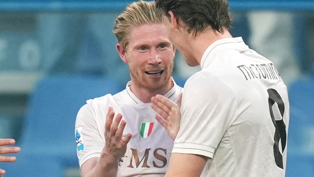 De Bruyne scoort bij debuut Napoli, Milan begint seizoen met thuisnederlaag
