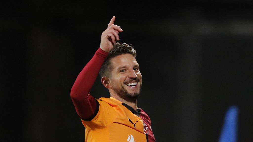Oud-PSV'er Mertens kondigt zelf op muziekfestival afscheid aan: 'Ik ben met pensioen'