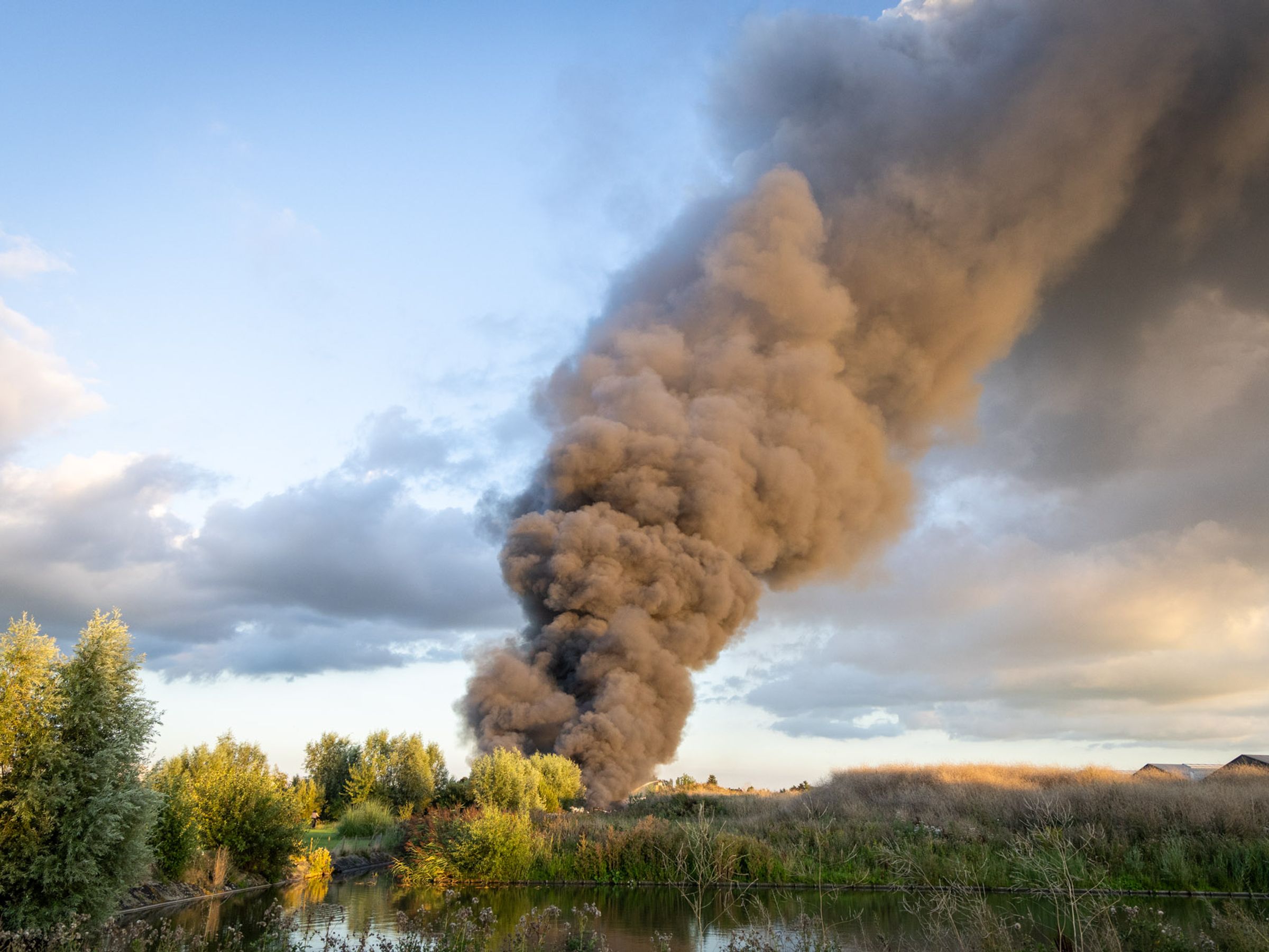 Caravanstalling in Aalsmeer door brand verwoest, geen gewonden