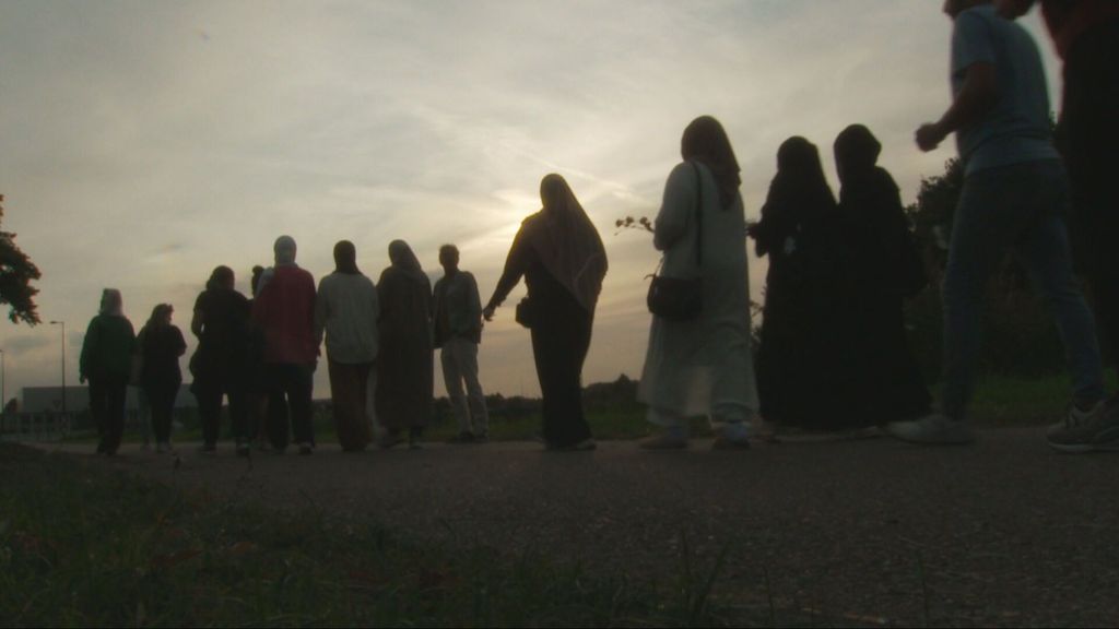 Foto: Bewoners COA-locatie houden stille tocht voor omgebrachte Lisa
