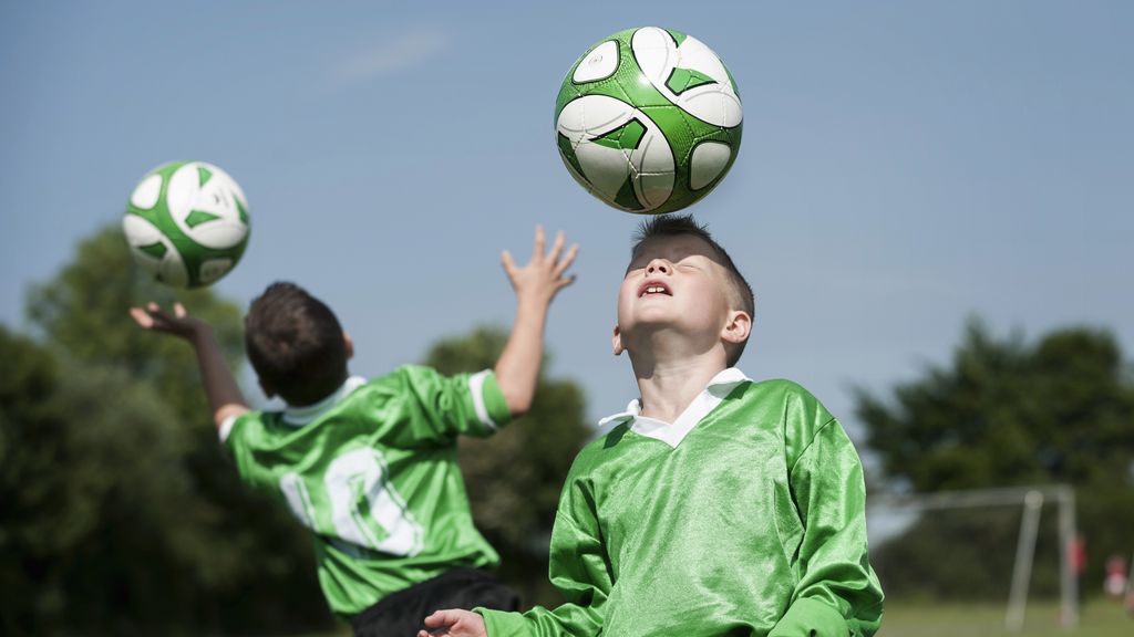 Nieuwe richtlijnen KNVB om koppen bij jeugdvoetballers te beperken