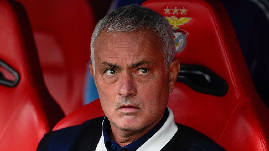 Mourinho ontslagen door Fenerbahçe na mislopen Champions League