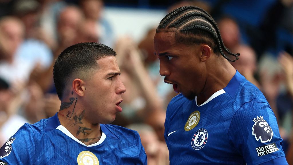Chelsea wint van buurman Fulham, dat zich beklaagt over de scheidsrechter