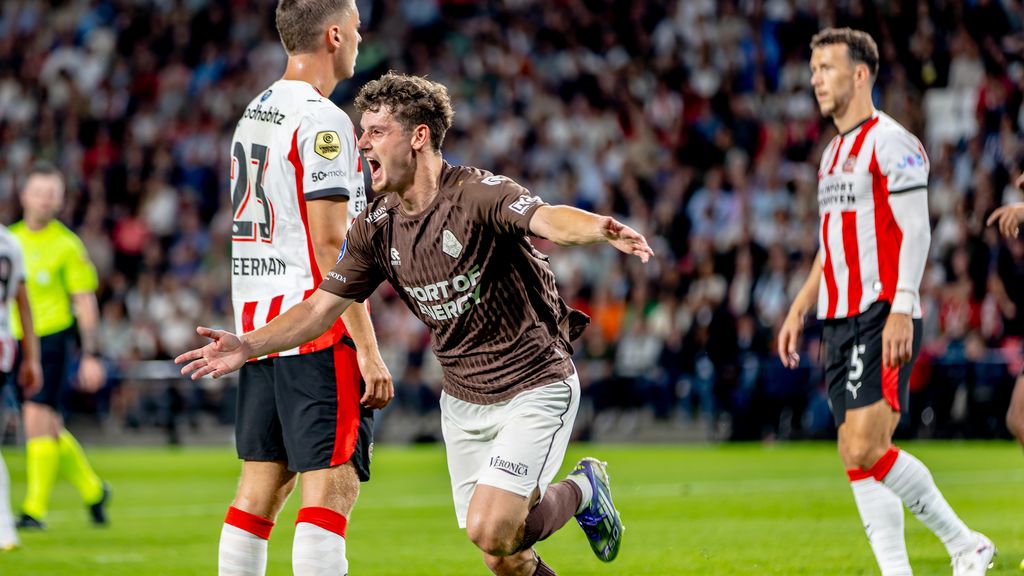 Sensationeel Telstar legt PSV op de pijnbank in Eindhoven: 0-2