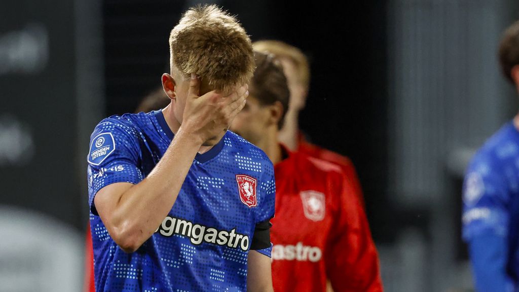 FC Twente verliest bij Excelsior, dat bijna hele wedstrijd met tien man speelt