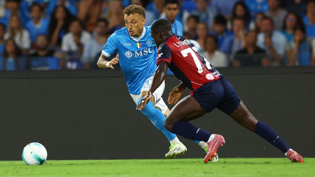 Korte invalbeurt Lang bij Napoli, Feyenoord-huurling Stengs debuteert bij verliezend Pisa