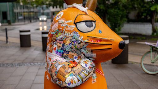 Fans showing support for Die Maus statue